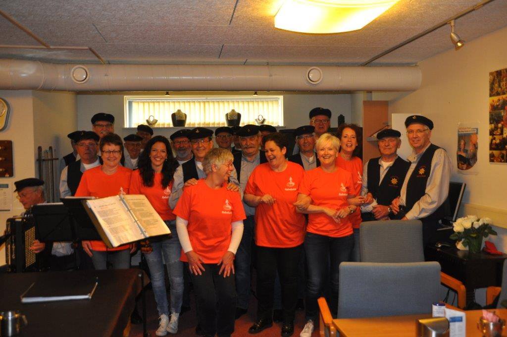 Schipperskoor ‘Recht zo die gaat’ in het Kardeeltje te Raamsdonksveer